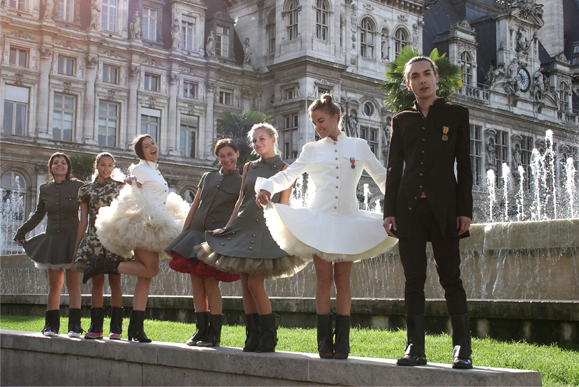 Un designer roman la Paris de Ziua Internationala a Pacii